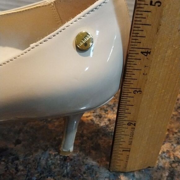Calvin klein " "Loretta"Elegant Cream Peep-Toe Heels..Size 6.5 - Picture 4 of 6